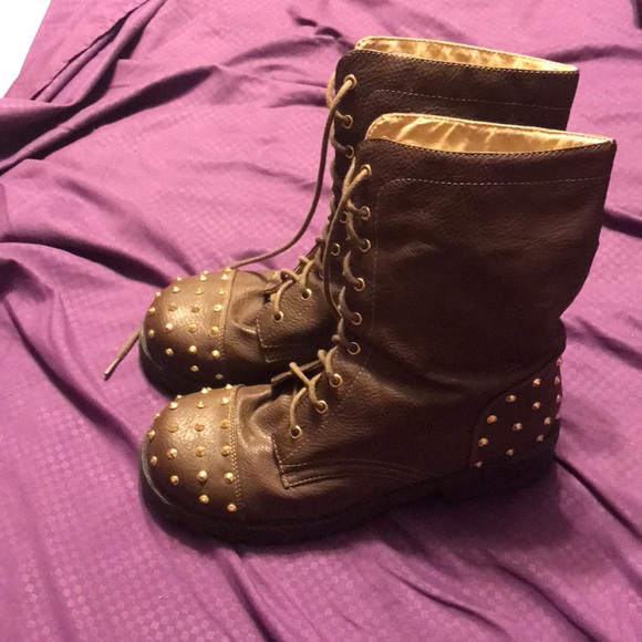 Brown boots with spikes - Picture 3 of 7